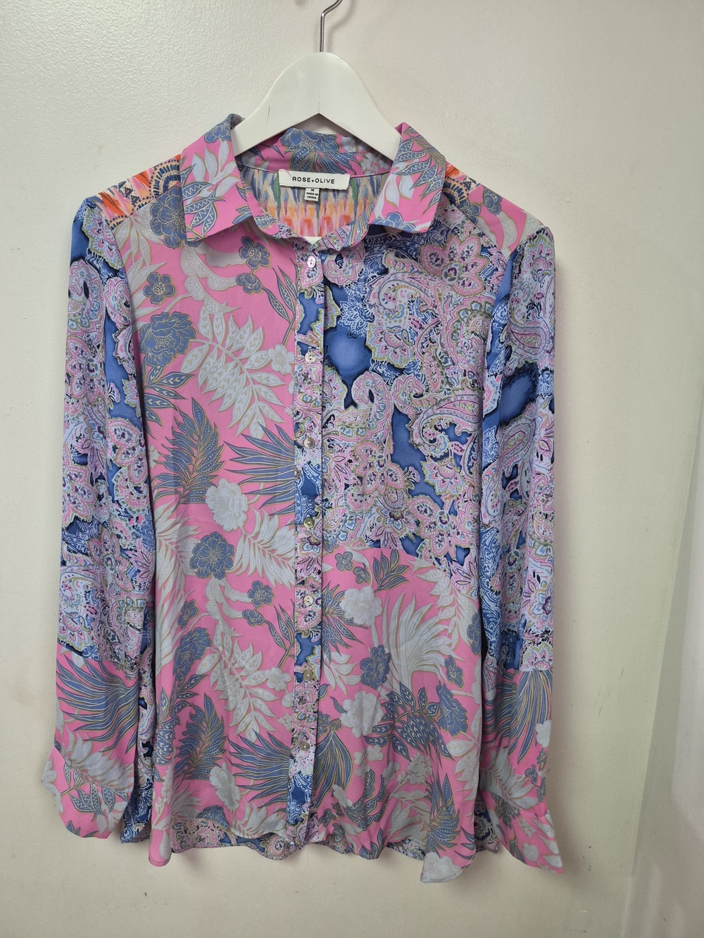 Rose + Olive Women Medium Top Shirt Blouse Button Down Mauve Pink Paisley Floral